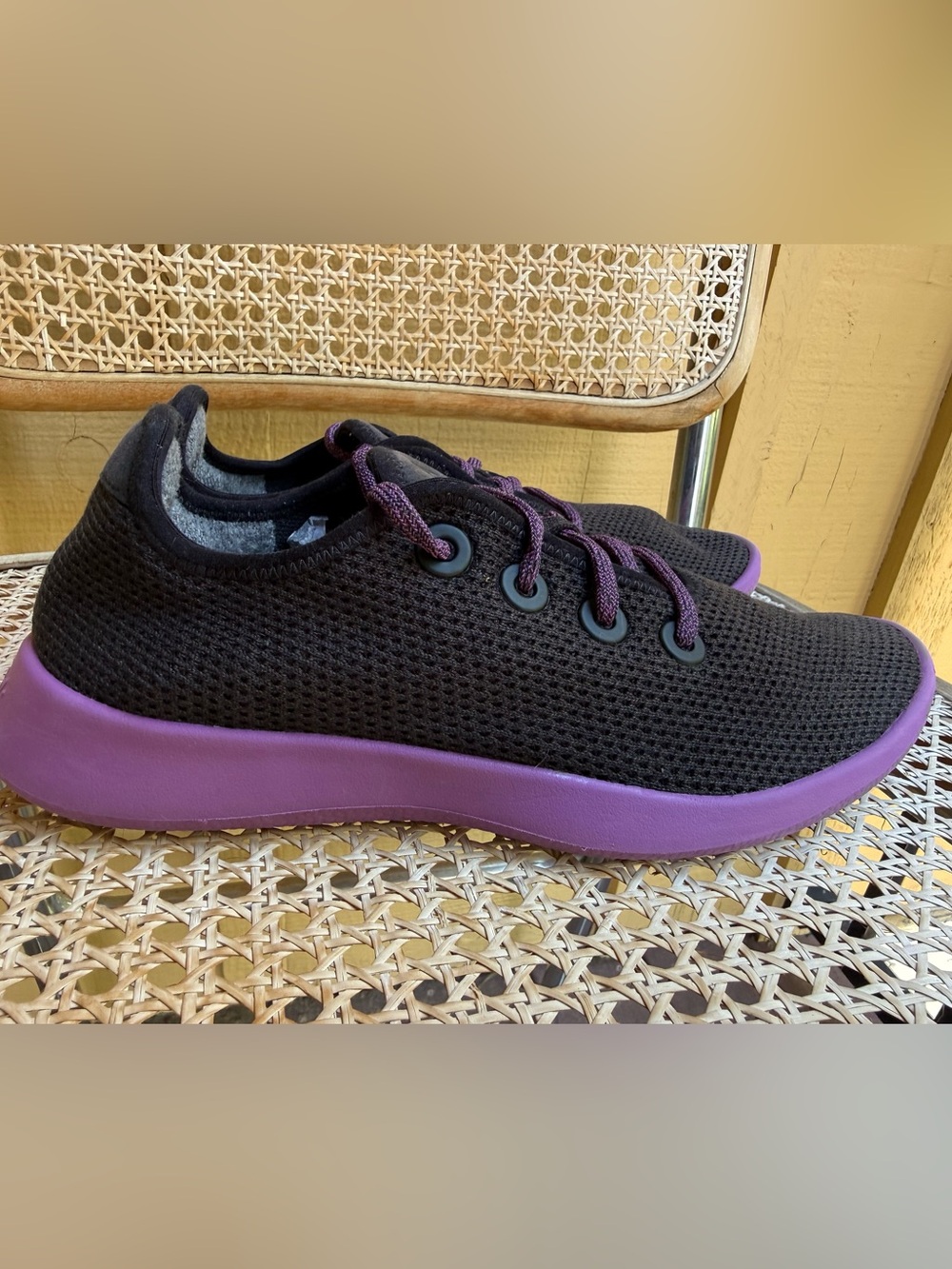 Allbirds Tree Runners Black Purple Wool Sneakers Women’s size 11 Men’s size 9